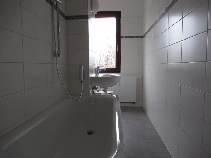 2-Raum-Wohnung mit Einbauküche - sofort beziehbar - Bild 3